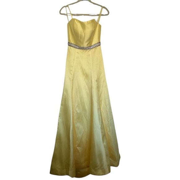 Mac Duggal NWT Flash strapless A-Line gown in the color lemon, size 10 - Picture 6 of 9